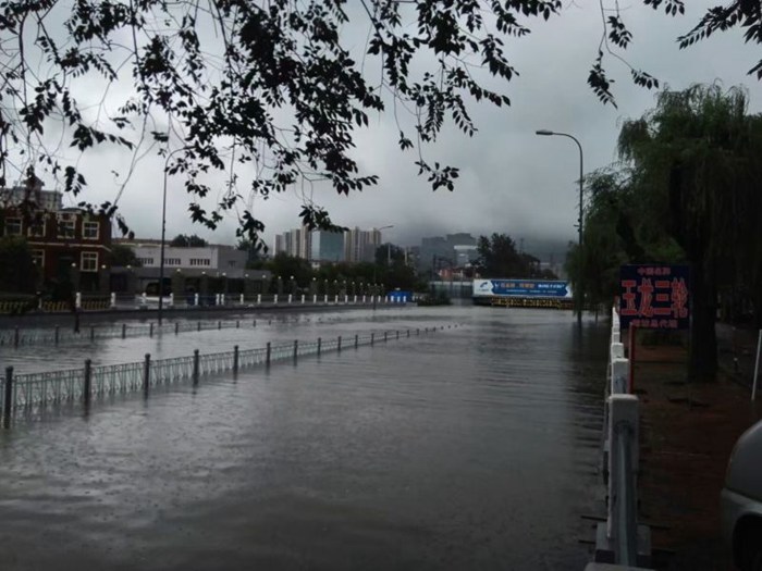 我們需要錦上添花，更需要“雪中送炭”